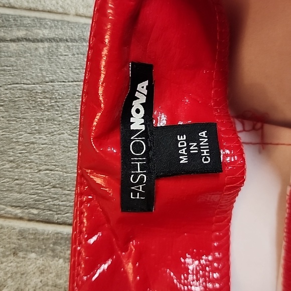 Fashion Nova brand mini skirt - Picture 6 of 9